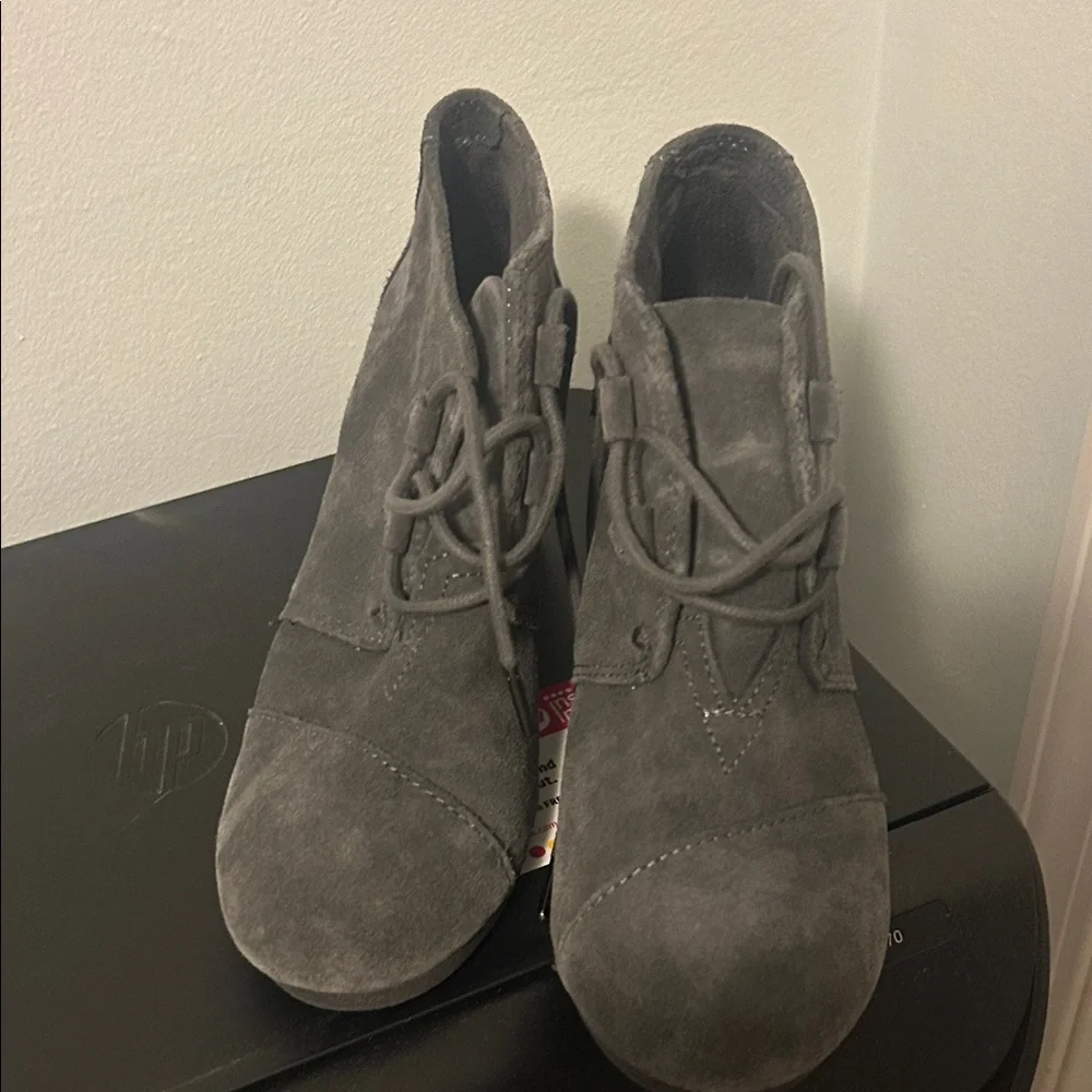 Toms Gray Suede Wedge Booties  C - Picture 4 of 6